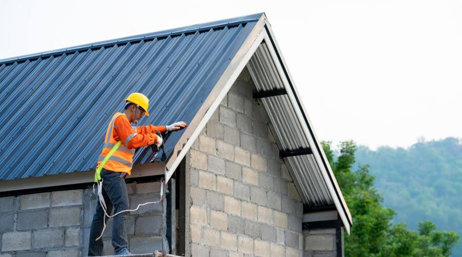 Expert Emergency Roof Repairs services in Estacada, OR